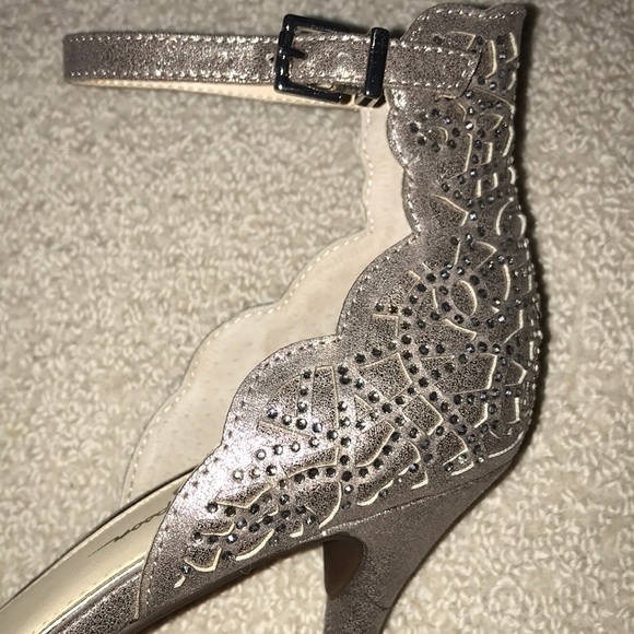 Jessica Simpson evening shoes - Picture 7 of 8